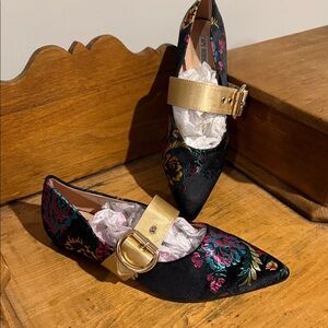 Floral Embroidered Women's Shoes with Gold Buckle gently used no box